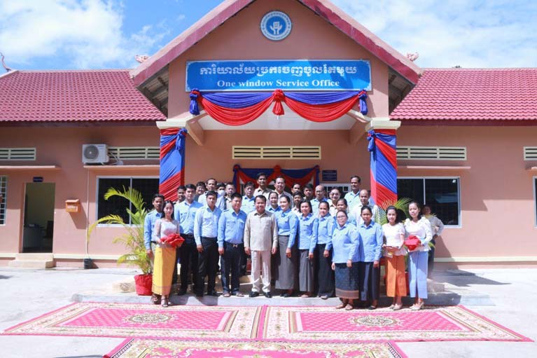 សម្ពោធ​ដាក់​ឱ្យ​ដំណើរការ​ការិយាល័យ​ច្រកចេញចូល​តែ​មួយ​នៃ​រដ្ឋបាល​ស្រុក​មុខកំពូល
