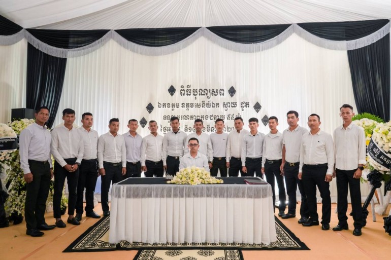 ​ឧត្តមសេនីយ៍ឯក រ័ត្ន ស្រ៊ាង ចាត់​ក្រុមការងារ​ចូលរួម​គោរព​វិញ្ញាណក្ខន្ធ​សព ឯកឧត្តម ស្វាយ ដូត !